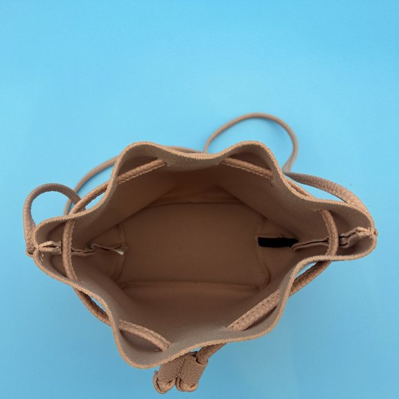 454. NWOT Macys Soft Pink Pebbled Vegan Leather Drawstring Bucket Crossbody - Picture 3 of 5